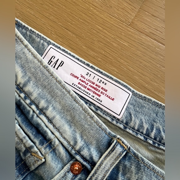 New with tags!90s loose mid-rise light wash jeans with stylish slits at ankles. - Picture 2 of 5